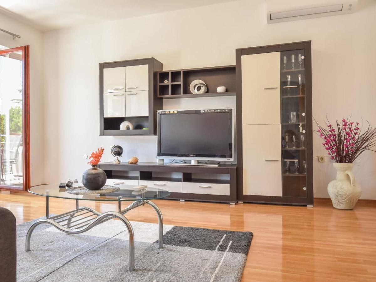 Apartment Aurora By Interhome