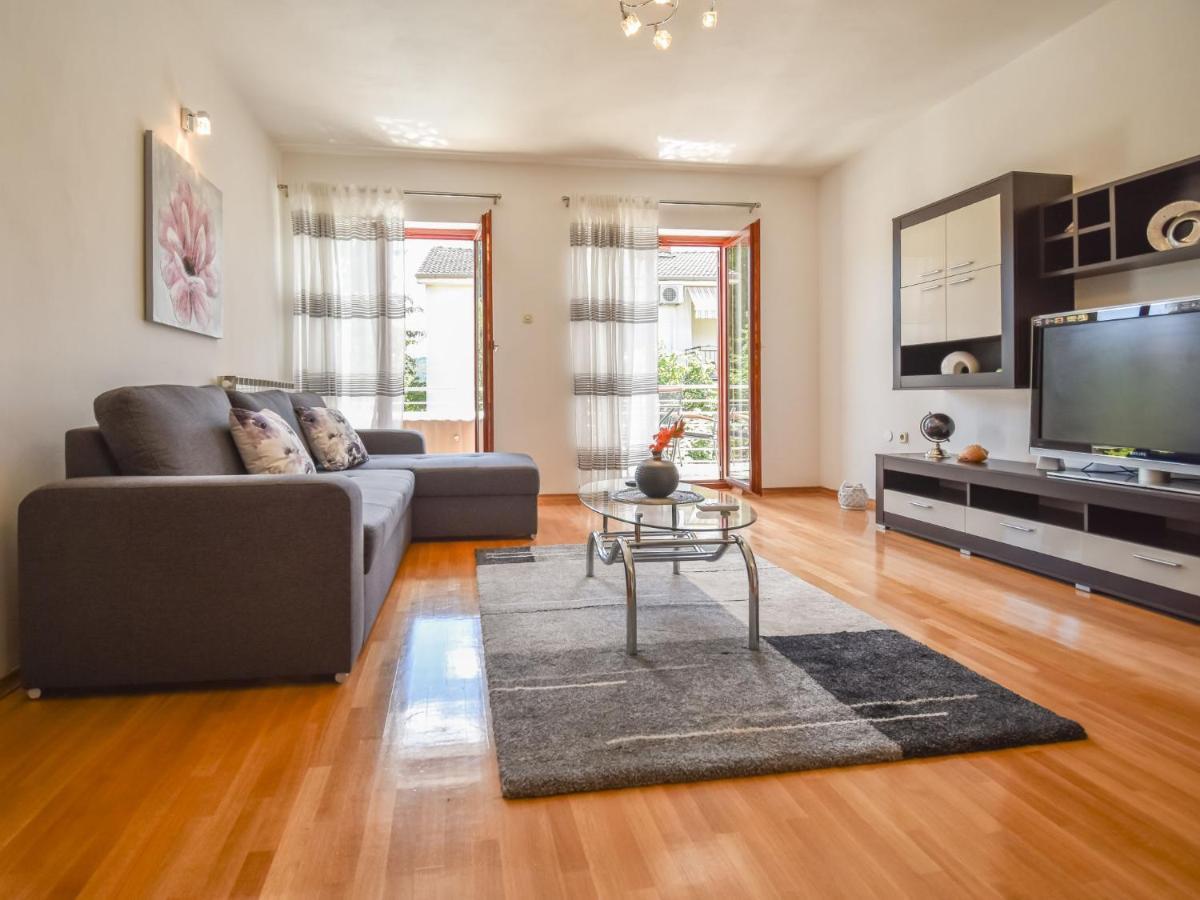 Apartment Aurora By Interhome Buzet