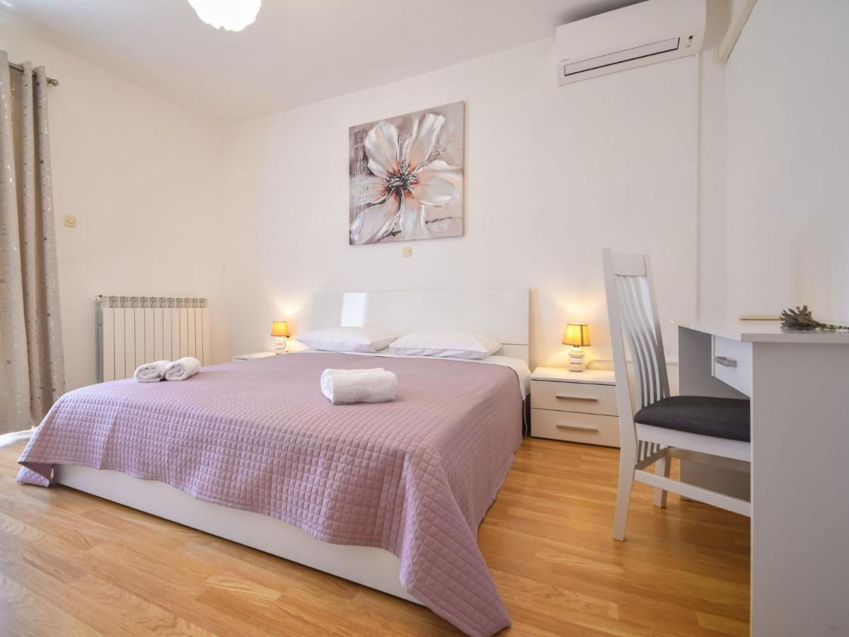 Apartment Aurora By Interhome
